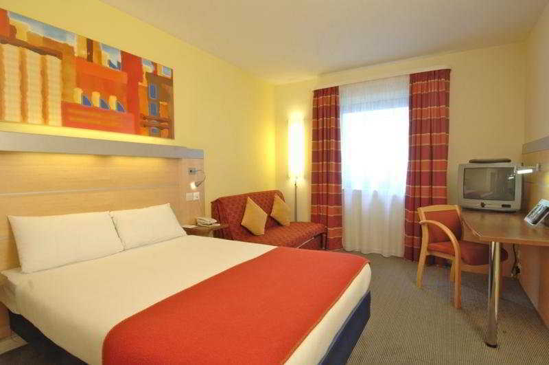 Holiday Inn Express Stevenage, An Ihg Hotel Exterior foto